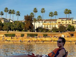 Beliebte Freizeitaktivität in Sevilla: Kajak fahren auf dem Guadalquivir